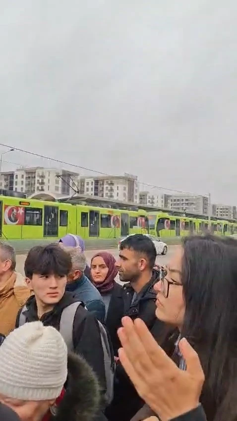 Bursa&rsquo;da metro seferleri durdu
