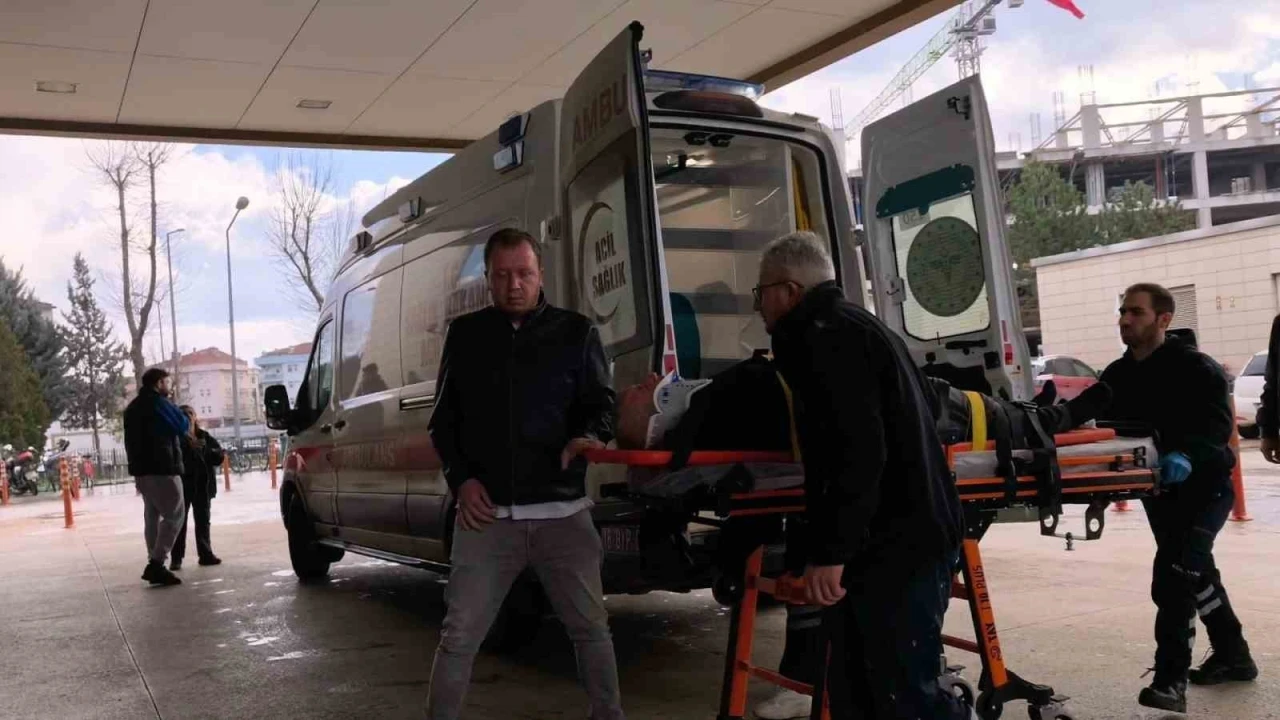 Bursa&rsquo;da motosikletler kafa kafaya &ccedil;arpıştı 1&rsquo;i ağır 2 yaralı
