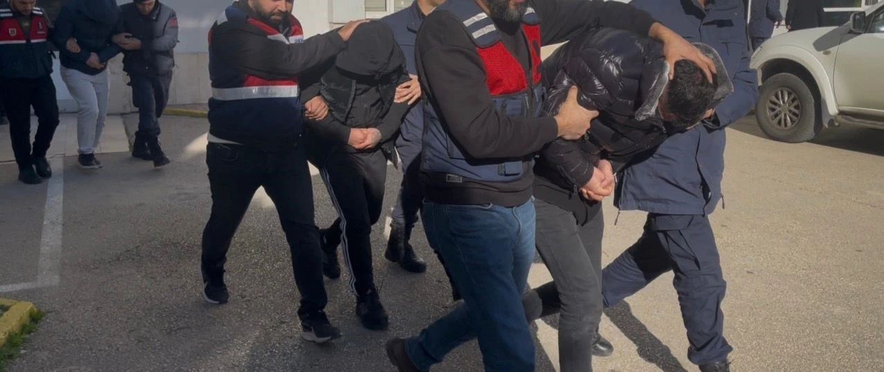 Bursa&rsquo;da narkotik operasyonları: Zehir tacirlerine darbe &uuml;st&uuml;ne darbe
