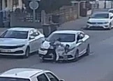 Bursa’da otomobilin çarptığı anne ve oğlu yaralandı
