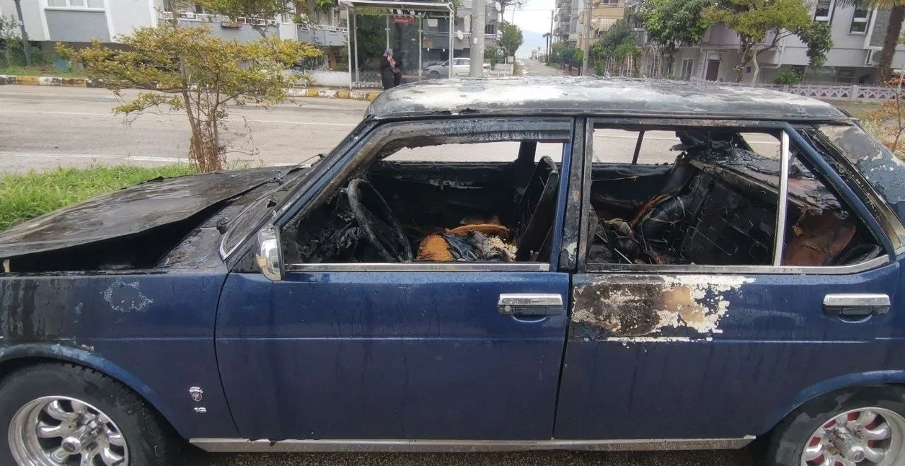 Bursa’da seyir halindeki otomobil alev aldı
