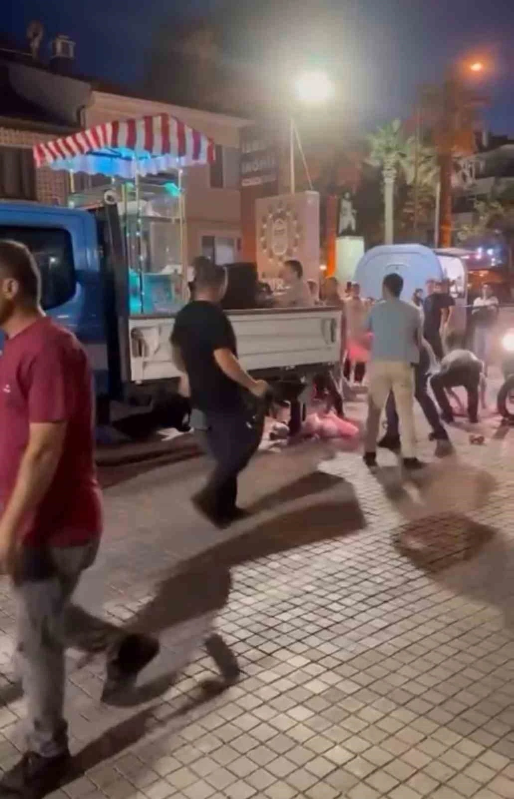Bursa’da seyyar satıcılar ile zabıta arasında gerginlik
