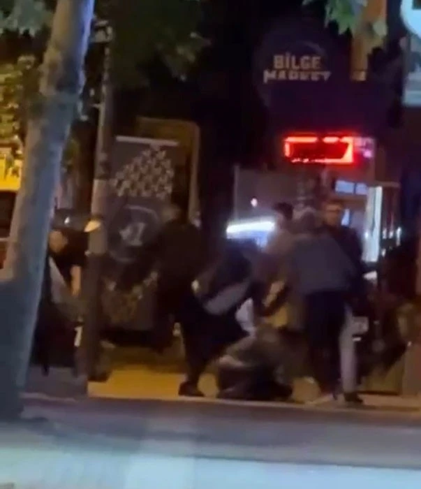 Bursa’da tartıştıkları kişiyi tekme tokat darp ettiler
