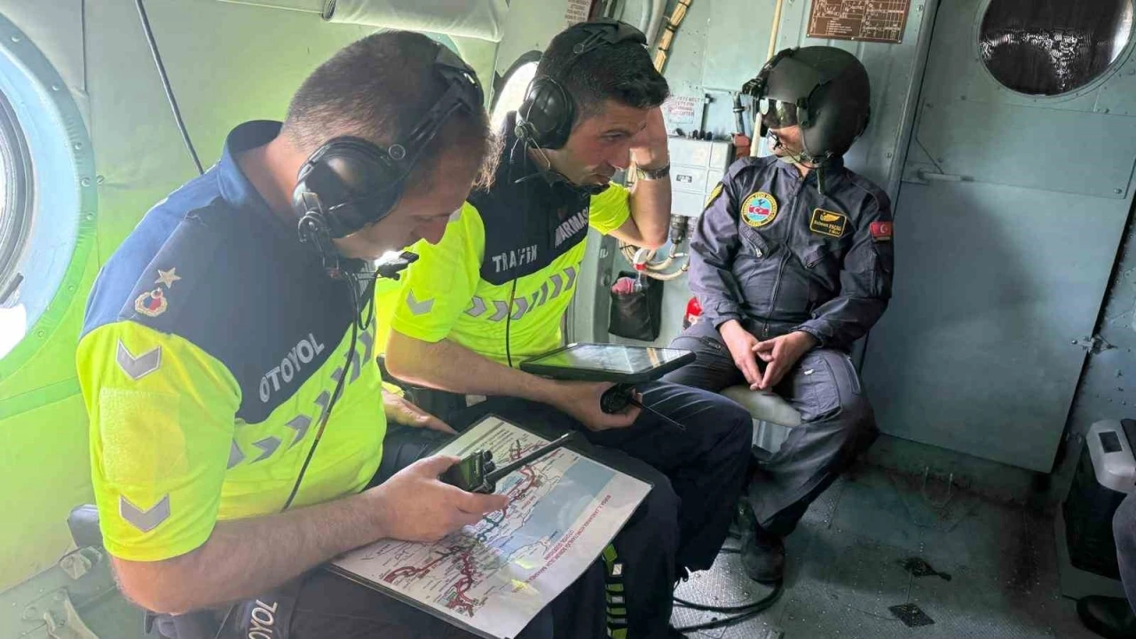 Bursa’da tatil trafiğine jandarmadan helikopterle denetim
