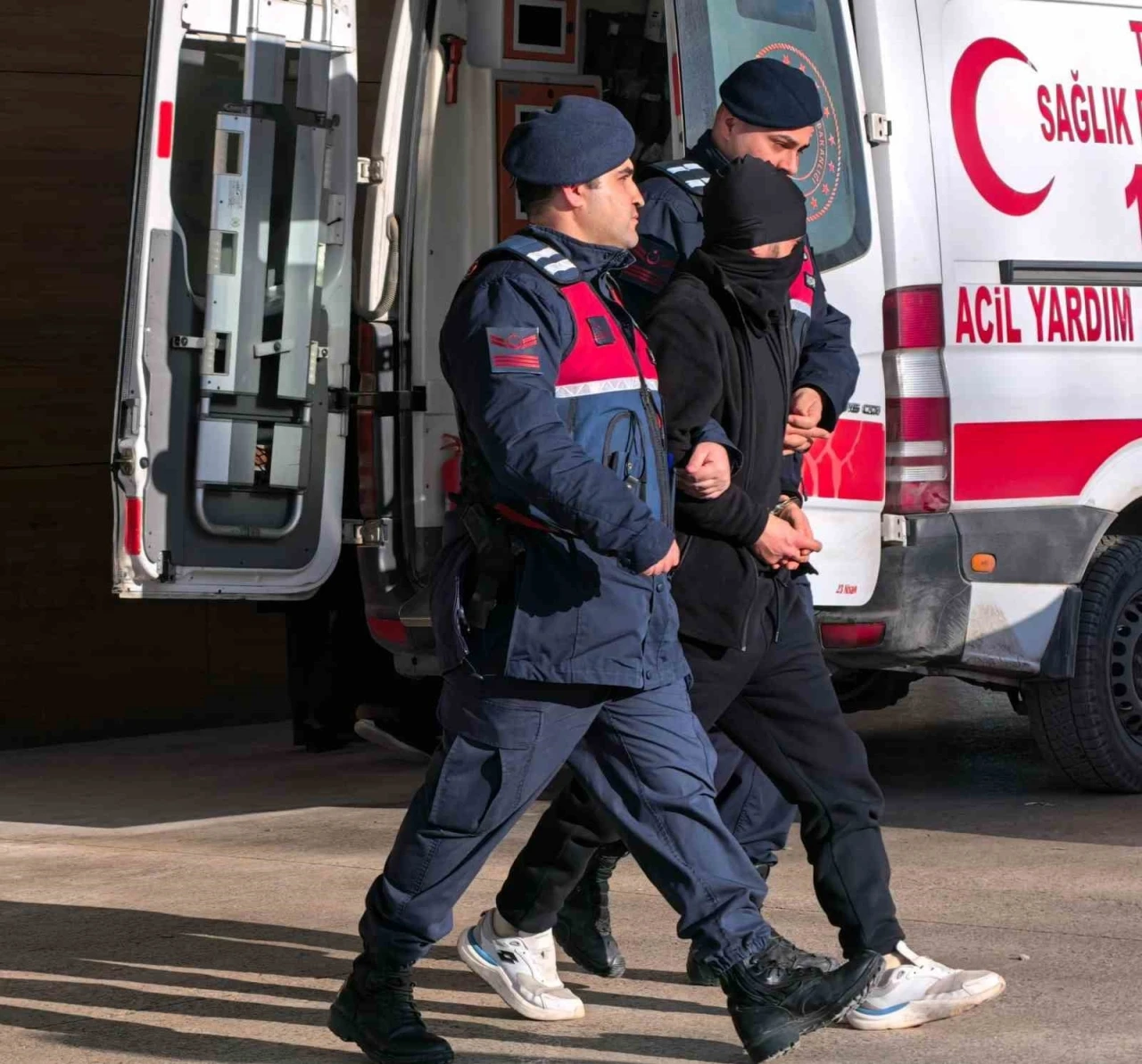 Bursa&rsquo;da tekel bayine t&uuml;fekli saldırı: cezaevi firarisi 19 g&uuml;n sonra tutuklandı
