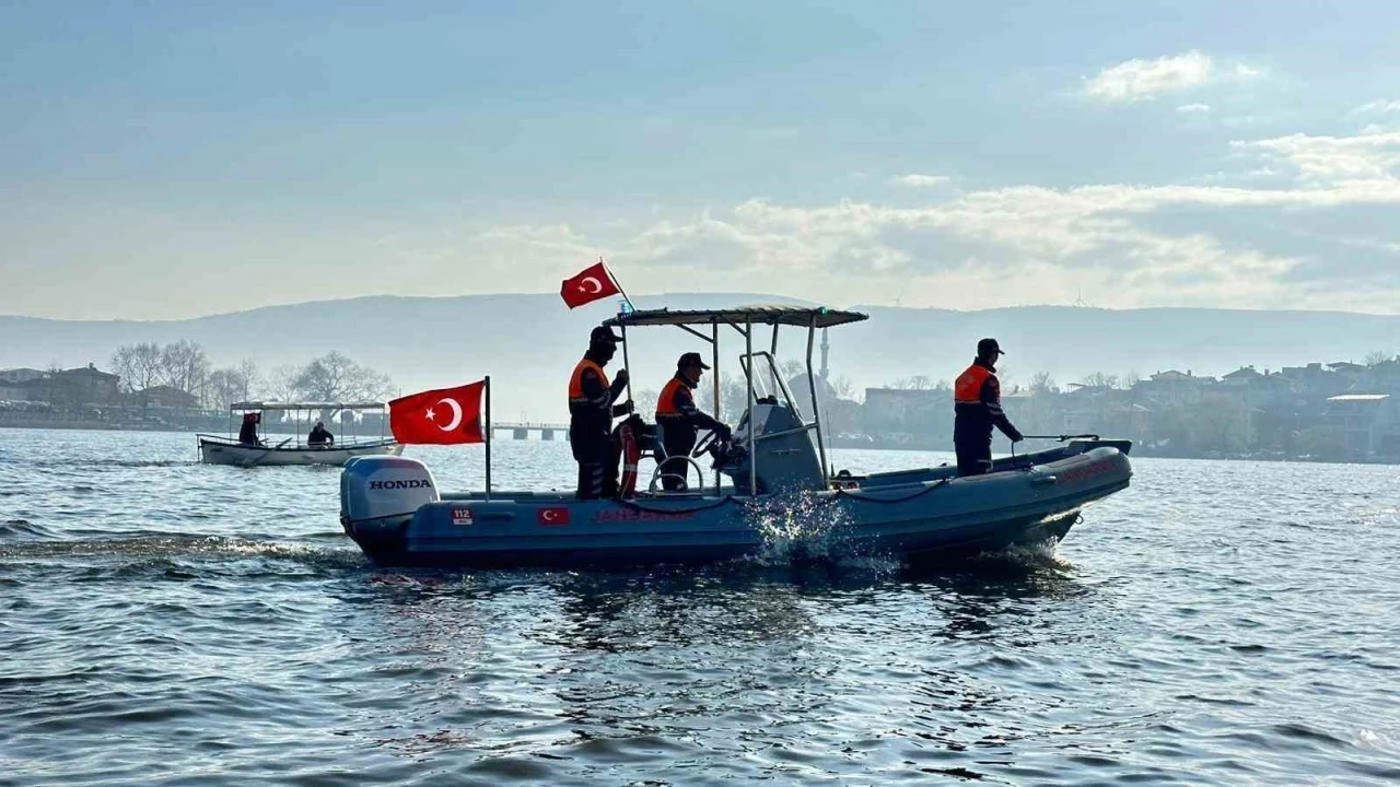 Bursa’da Uluabat Gölü’nde büyük operasyon...30 kişi suçüstü yakalandı
