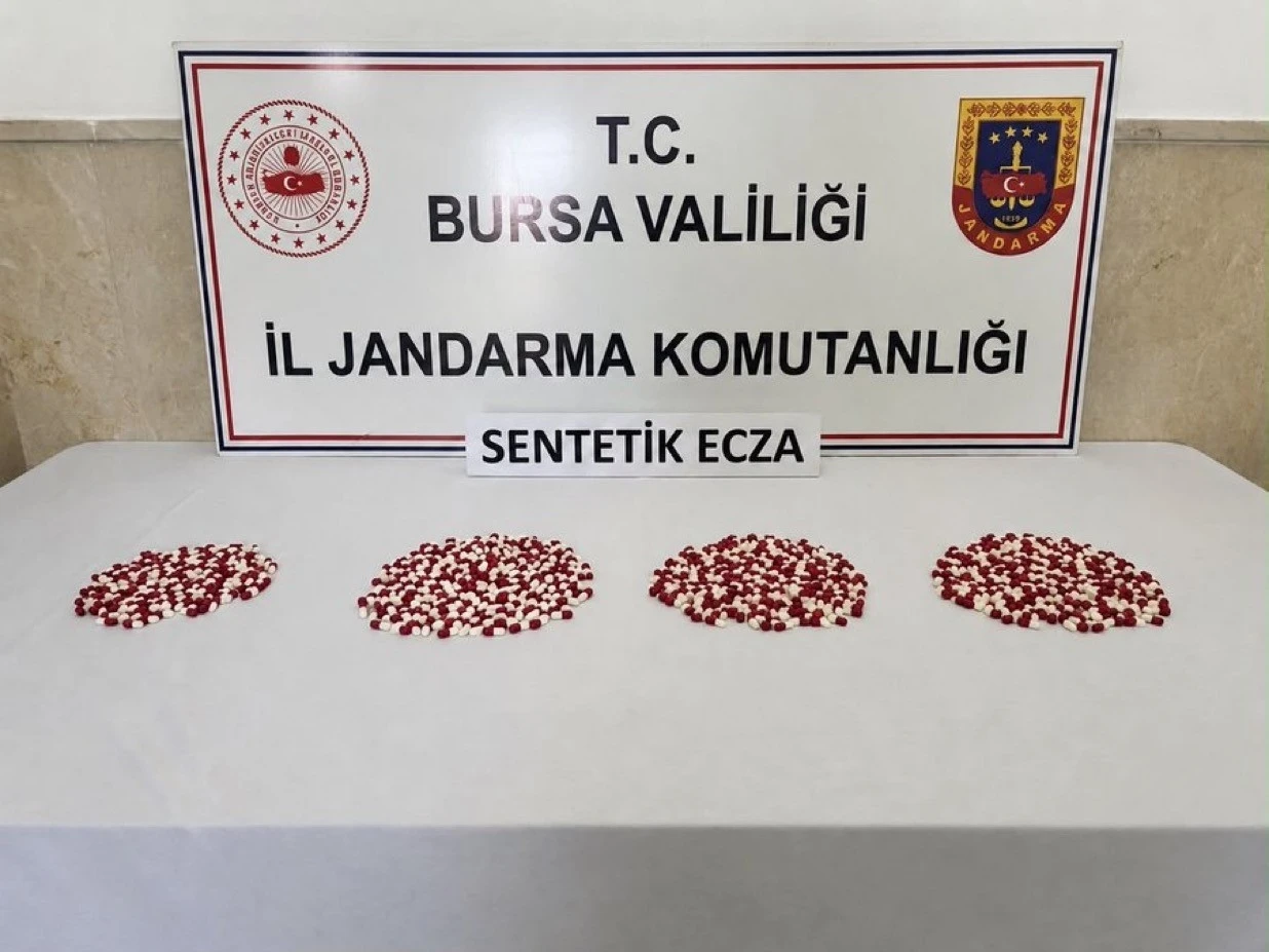 Bursa&rsquo;da uyuşturucu operasyonu: Bin 98 adet sentetik ecza ele ge&ccedil;irildi
