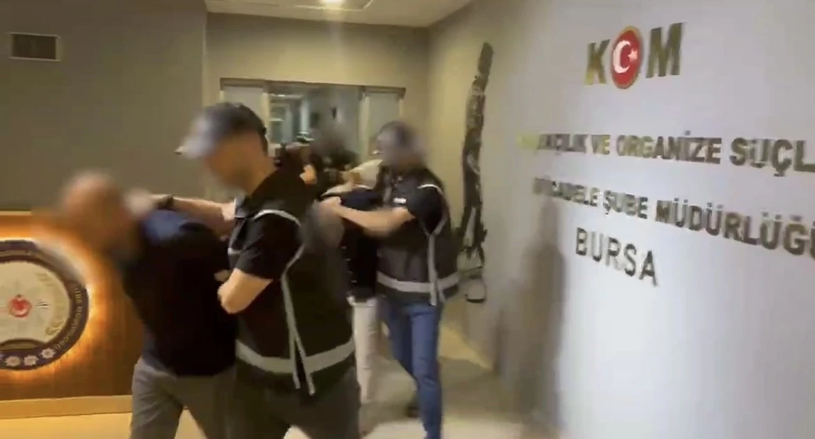 Bursa&rsquo;da vatandaşın canını bezdirmişlerdi...Şafak operasyonu ile yakalandılar
