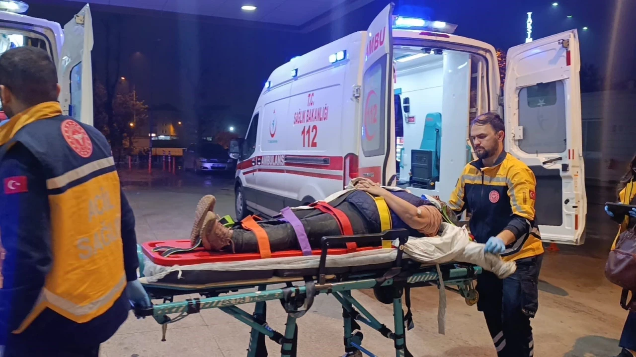 Bursa&rsquo;da yolun karşısına ge&ccedil;meye &ccedil;alışan yayaya kamyonet &ccedil;arptı
