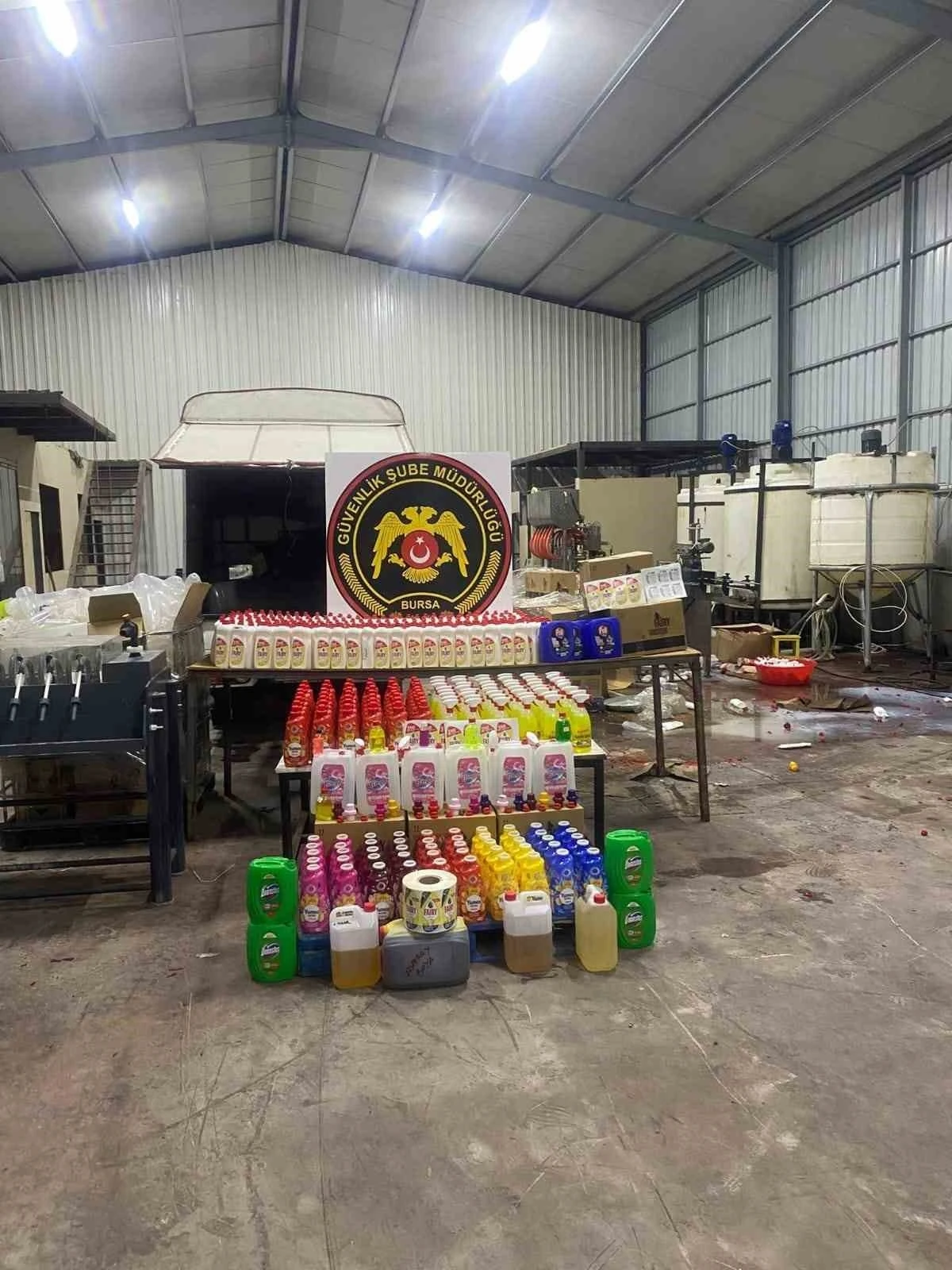 Bursa&rsquo;da zehirli madde imalatı ve ka&ccedil;ak &uuml;retime b&uuml;y&uuml;k darbe: 6 g&ouml;zaltı
