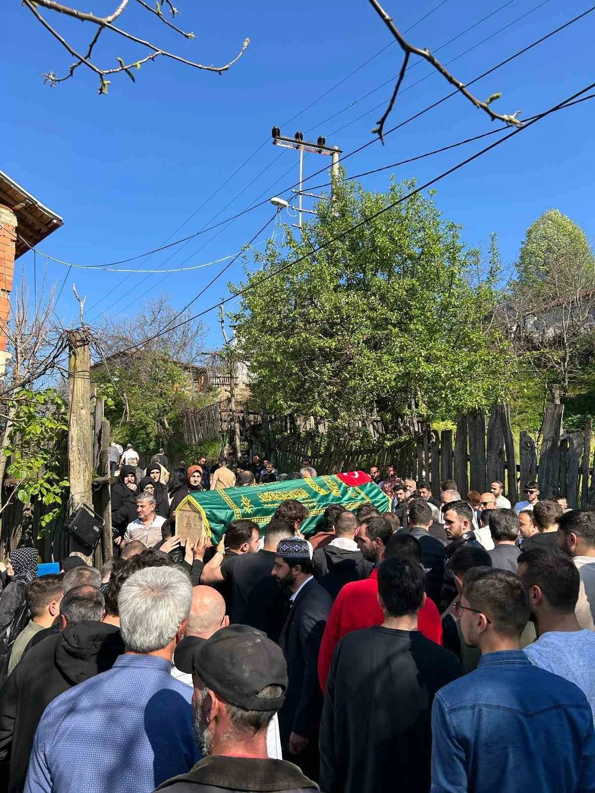 Bursa’daki feci kazada hayatını kaybeden genç sürücü toprağa verildi
