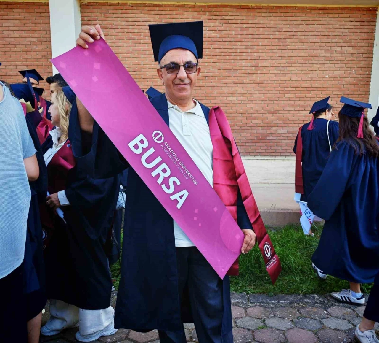 Bursa&rsquo;nın aile hekimi Dr. Ahmet Kartal, 10&rsquo;uncu diplomasını Eskişehir&rsquo;de aldı
