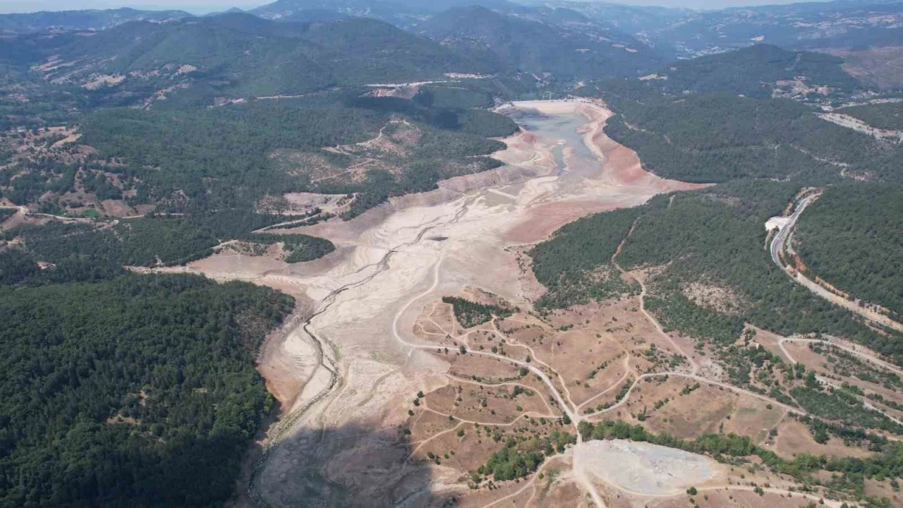Bursa’nın bir barajı tamamen kurudu, 35 günlük su kaldı
