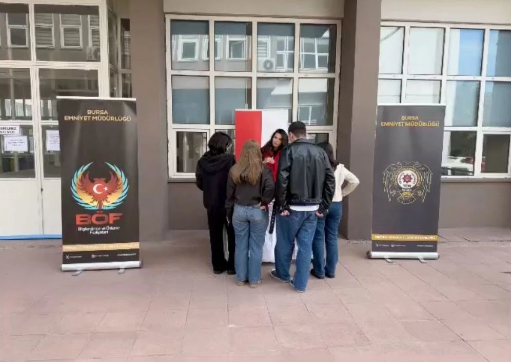 Bursa polisi, okul okul gezerek öğrencileri bilgilendirdi
