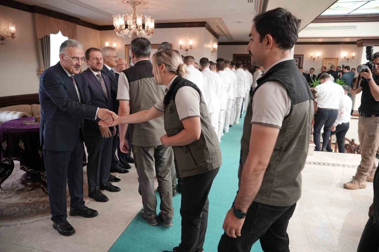 Bursa protokolü bayramlaştı
