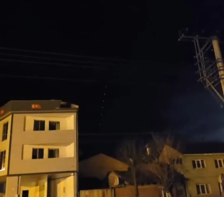 Bursa semalarında g&ouml;r&uuml;len gizemli ışıkların sırrı &ccedil;&ouml;z&uuml;ld&uuml;
