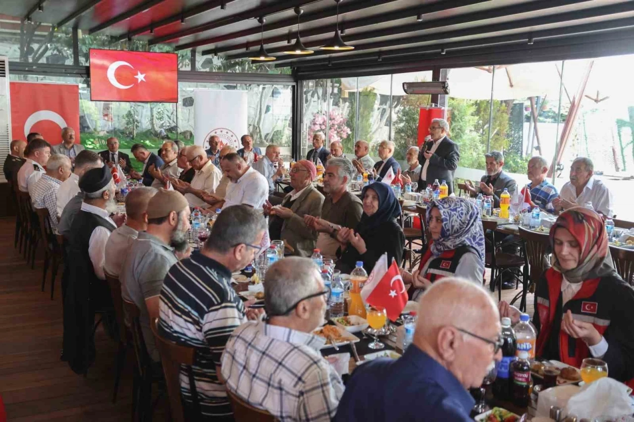 Bursa Valisi Erol Ayyıldız, şehit babaları ve gazi babalarla bir araya geldi
