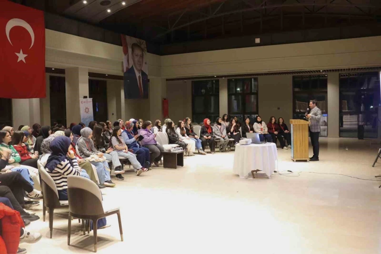 Bursalı gençler, Cumhurbaşkanlığı Ahlat Külliyesi’nde
