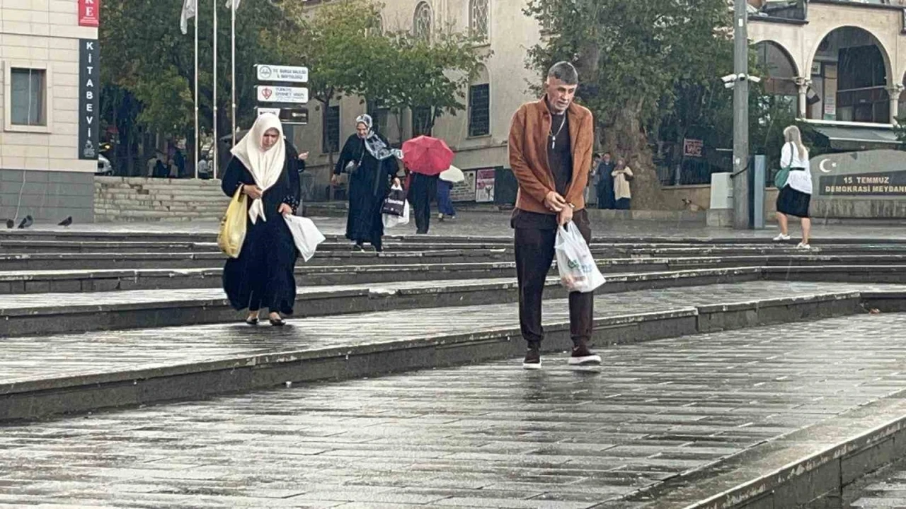Bursalılar yağmura hazırlıksız yakalandı
