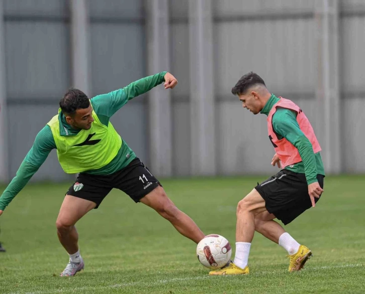 Bursaspor, &ccedil;abukluk ve dayanıklılık &ccedil;alıştı
