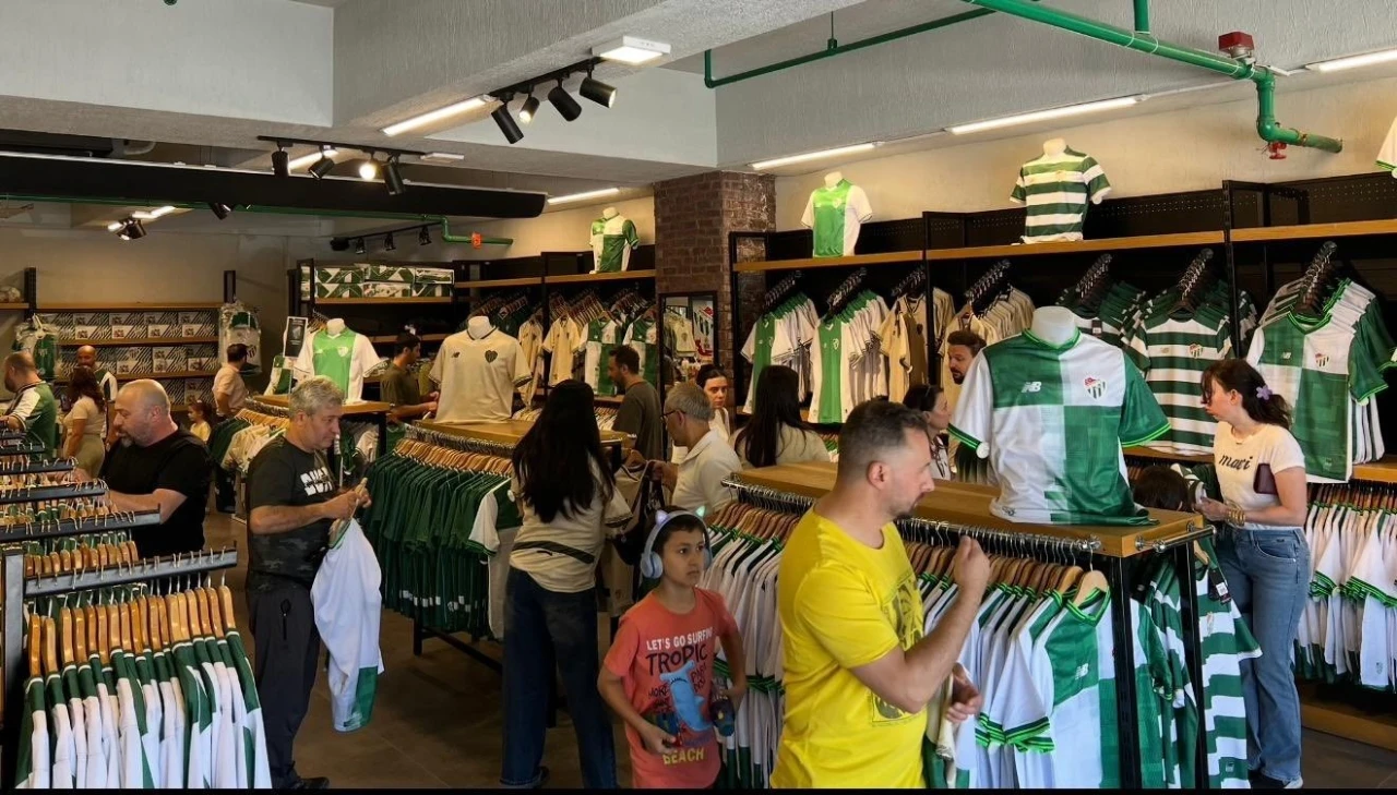 Bursaspor formalarına taraftardan yoğun ilgi
