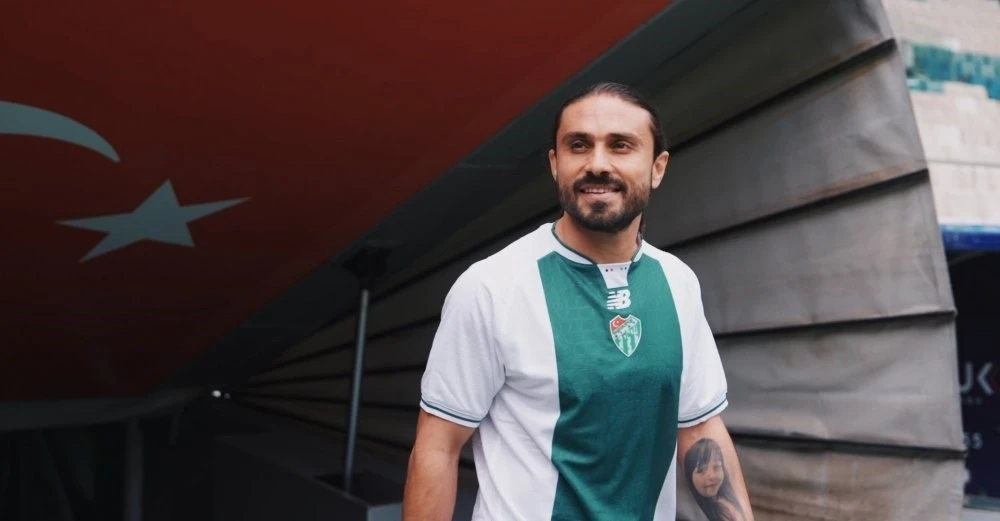 Bursaspor ilk transferini a&ccedil;ıkladı Halil Akbunar
