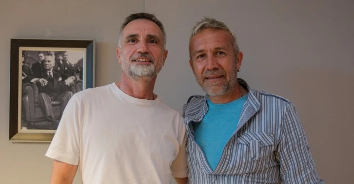 Bursaspor Kul&uuml;b&uuml;, Murat S&ouml;zkesen ve Mustafa G&ouml;nder&rsquo;i resmen a&ccedil;ıkladı
