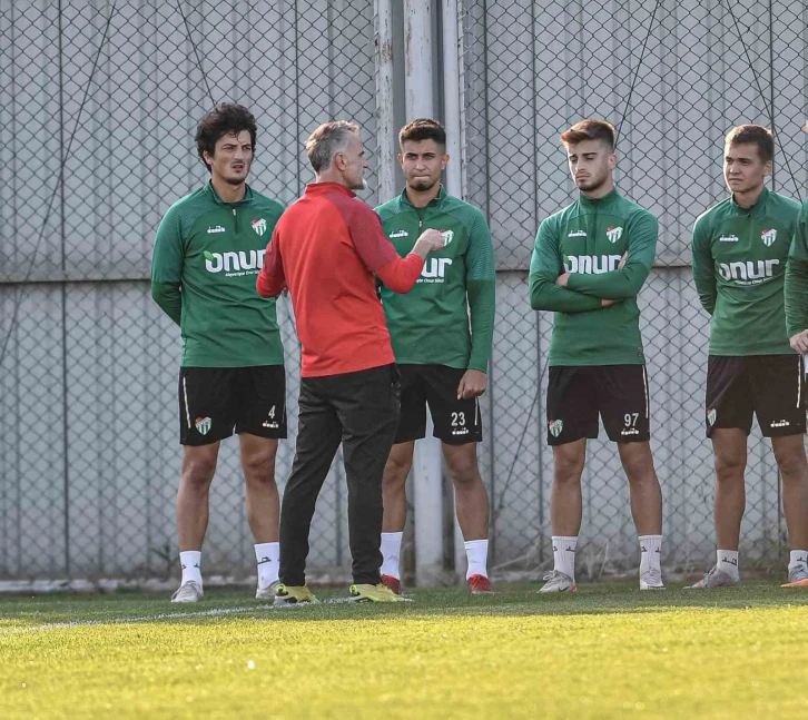 Bursaspor, Murat S&ouml;zkesen y&ouml;netiminde &ccedil;alıştı

