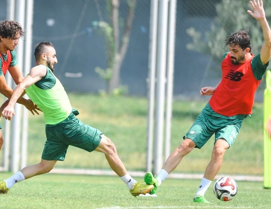 Bursaspor sabah antrenmanında tempoyu yükseltti
