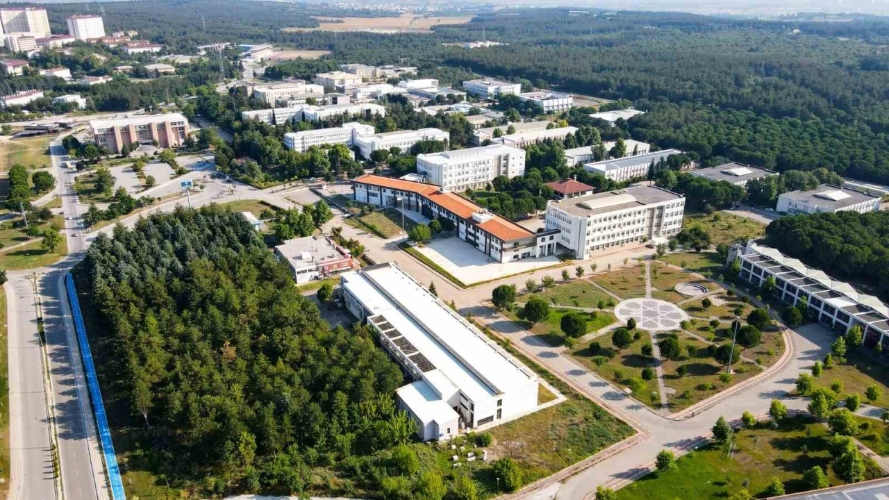 BU&Uuml;, T&uuml;rkiye&rsquo;nin en iyi 18 &uuml;niversitesi arasında yer aldı
