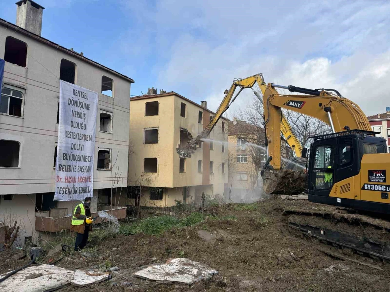 B&uuml;y&uuml;k&ccedil;ekmece&rsquo;de depremde yıkılma riski y&uuml;ksek 2 binada kentsel d&ouml;n&uuml;ş&uuml;m
