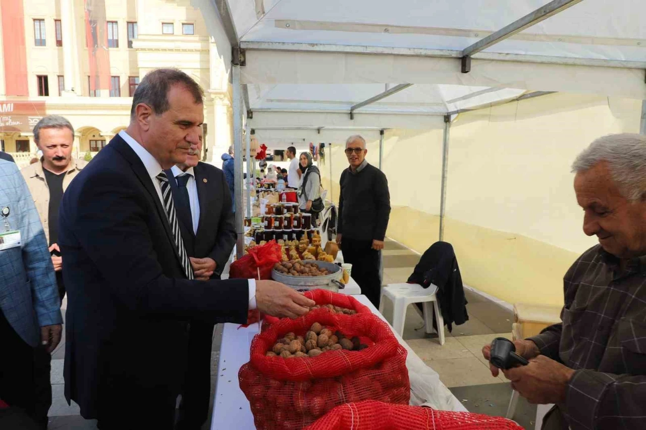 Büyükçekmece’de &quot;Üreticiden Tüketiciye Kışa Merhaba Pazarı&quot; açıldı
