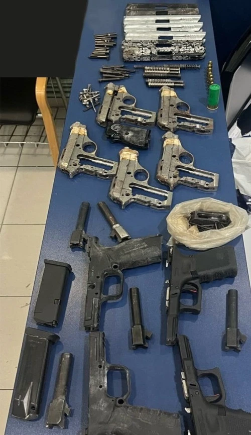 Büyükçekmece’de ruhsatsız silah operasyonu: Çok sayıda mühimmat ele geçirildi
