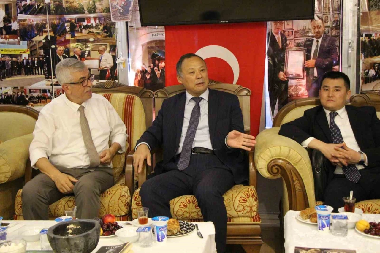 B&uuml;y&uuml;kel&ccedil;i Kazakbayev: "Kırgızistan ile T&uuml;rkiye arasındaki ticaret hacmi hedefi 5 milyar dolar^"
