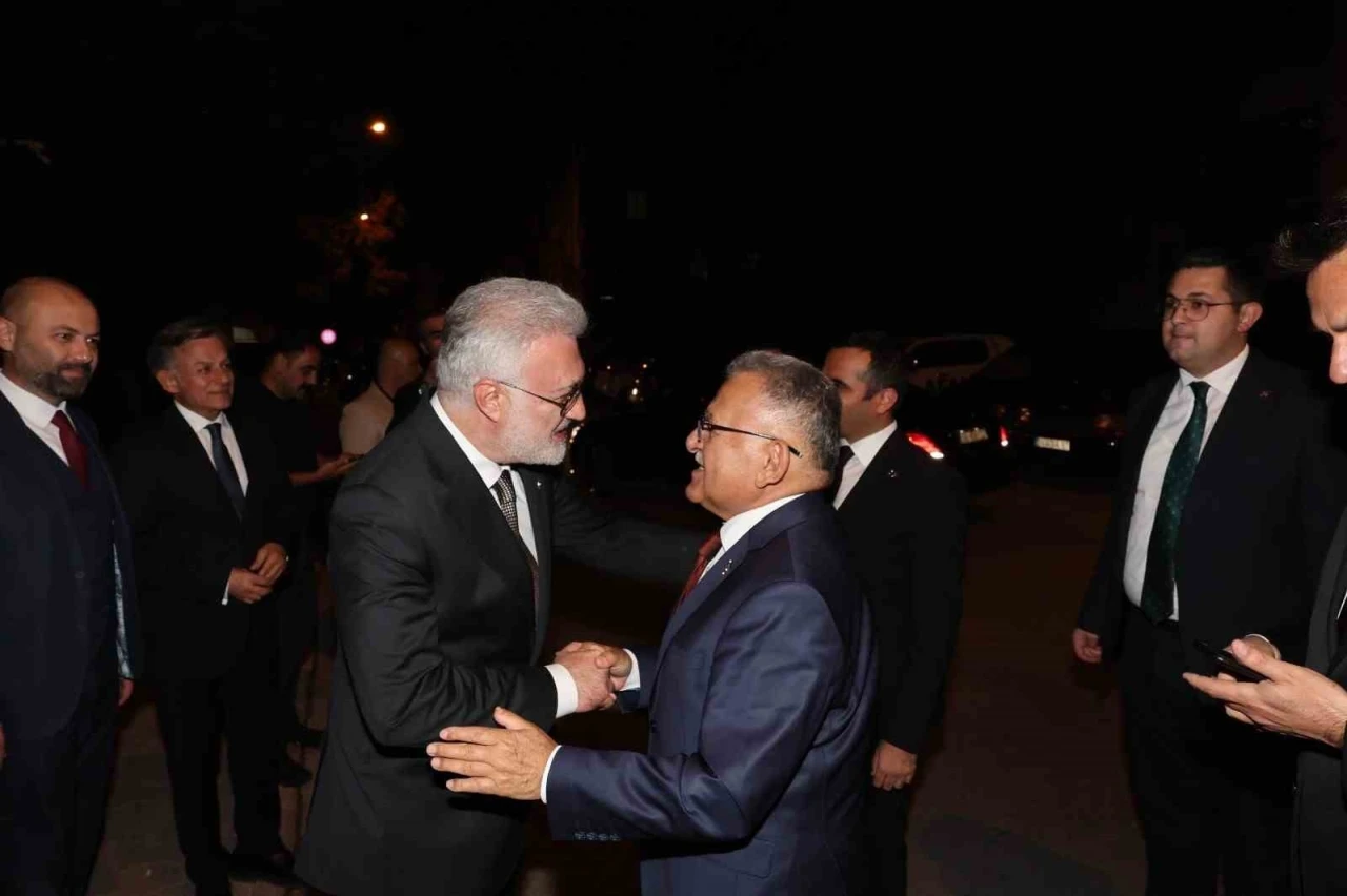 Büyükkılıç: &quot;Memleketimiz için yapılan her türlü hizmette sadece elimizi değil, gövdemizi taşın altına koymaya hazırız&quot;
