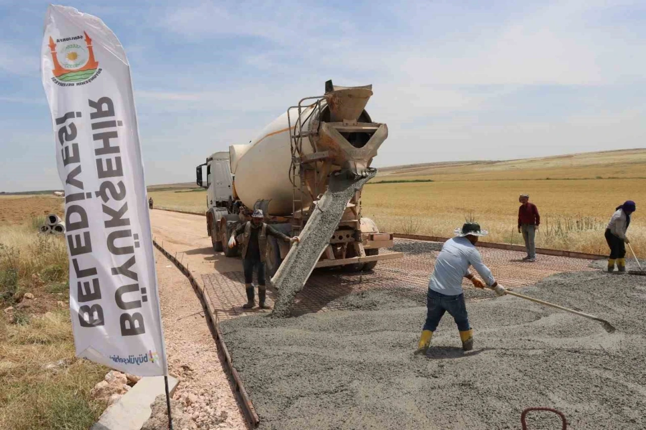B&uuml;y&uuml;kşehir, 3 il&ccedil;eyi beton yolla birbirine bağlıyor
