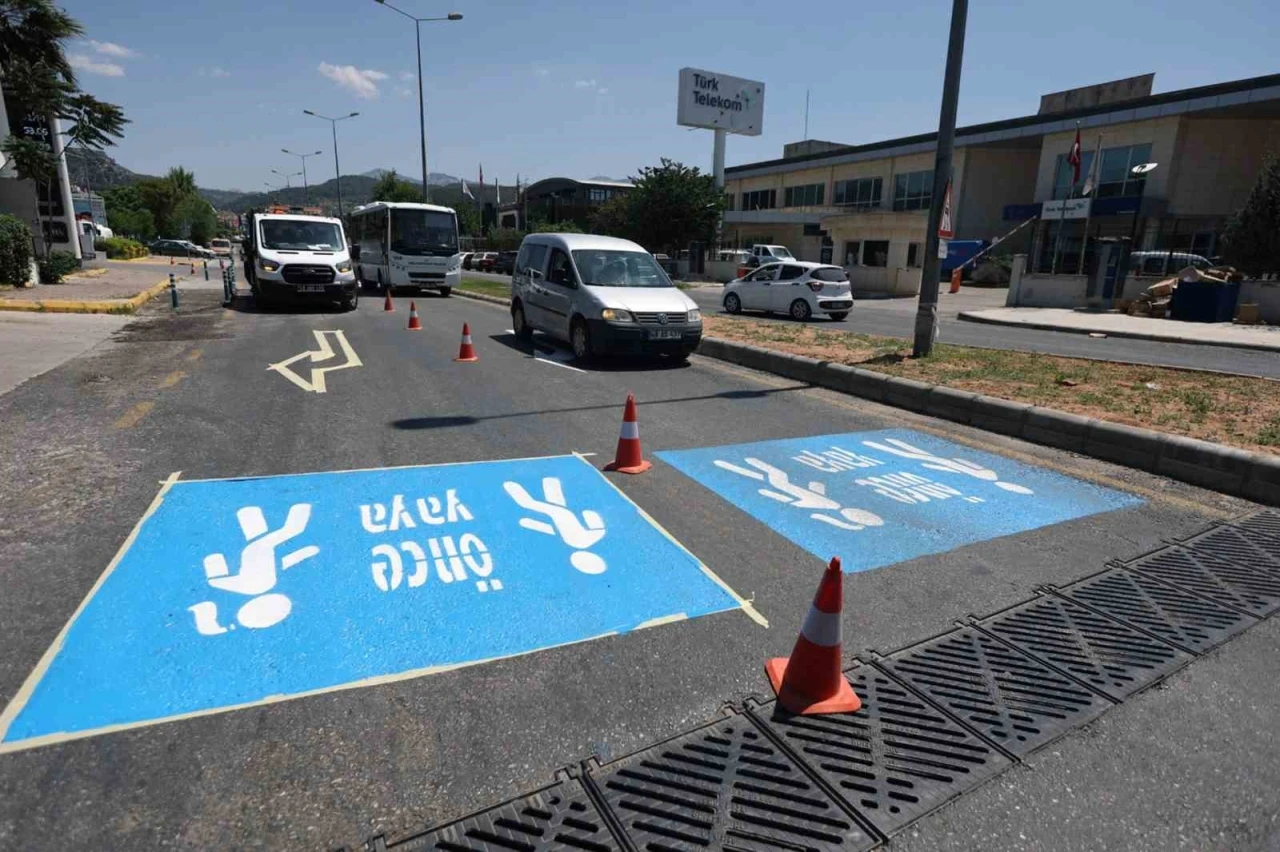 Büyükşehir 5 ayda 260 kilometre yol çizgisini tamamladı
