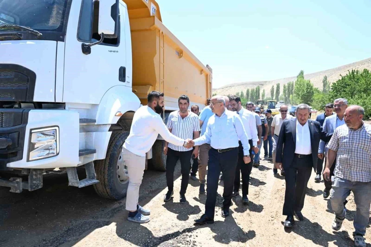 B&uuml;y&uuml;kşehir, 55 mahalleyi birbirine bağlayan yolda standardı y&uuml;kseltiyor
