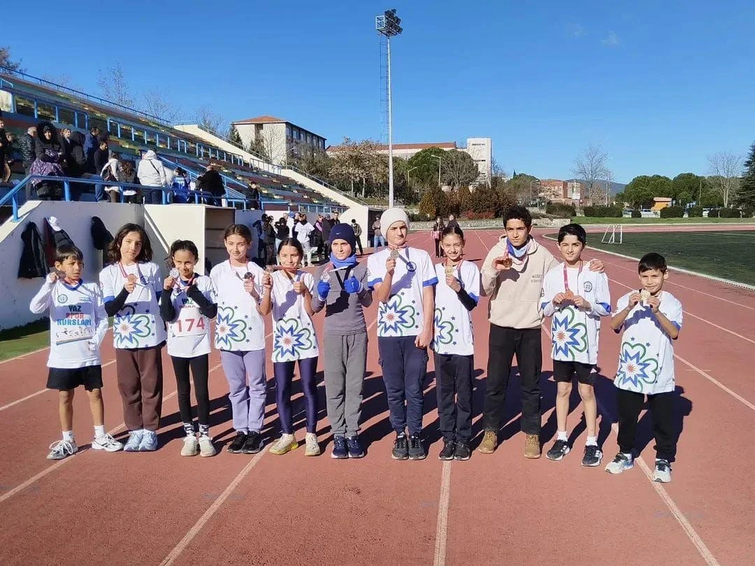 B&uuml;y&uuml;kşehir Atletlerinden Atat&uuml;rk Koşusu&rsquo;nda 11 Madalya