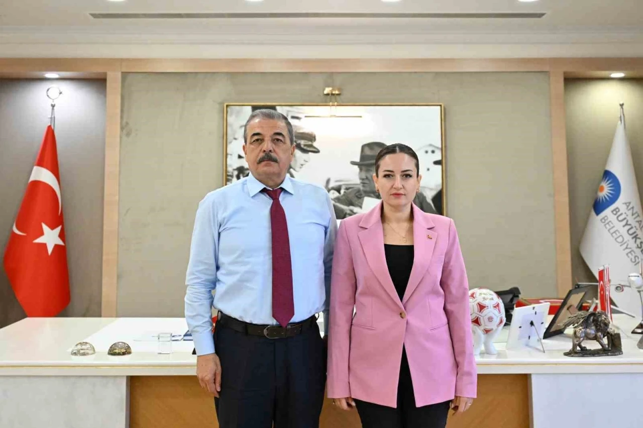 Büyükşehir Başkan Vekili Özdemir: &quot;Başkanımızın niye böyle bir tutuklulukla baş başa kaldığını anlamakta güçlük çekiyoruz&quot;
