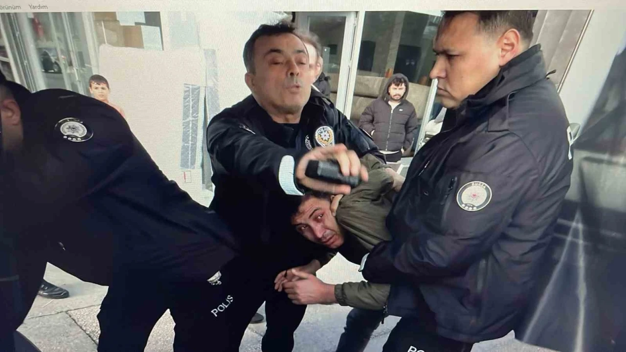 B&uuml;y&uuml;kşehir Belediye Başkanı Bozbey&rsquo;e saldırmak isteyen kişi eski CHP meclis &uuml;yesi
