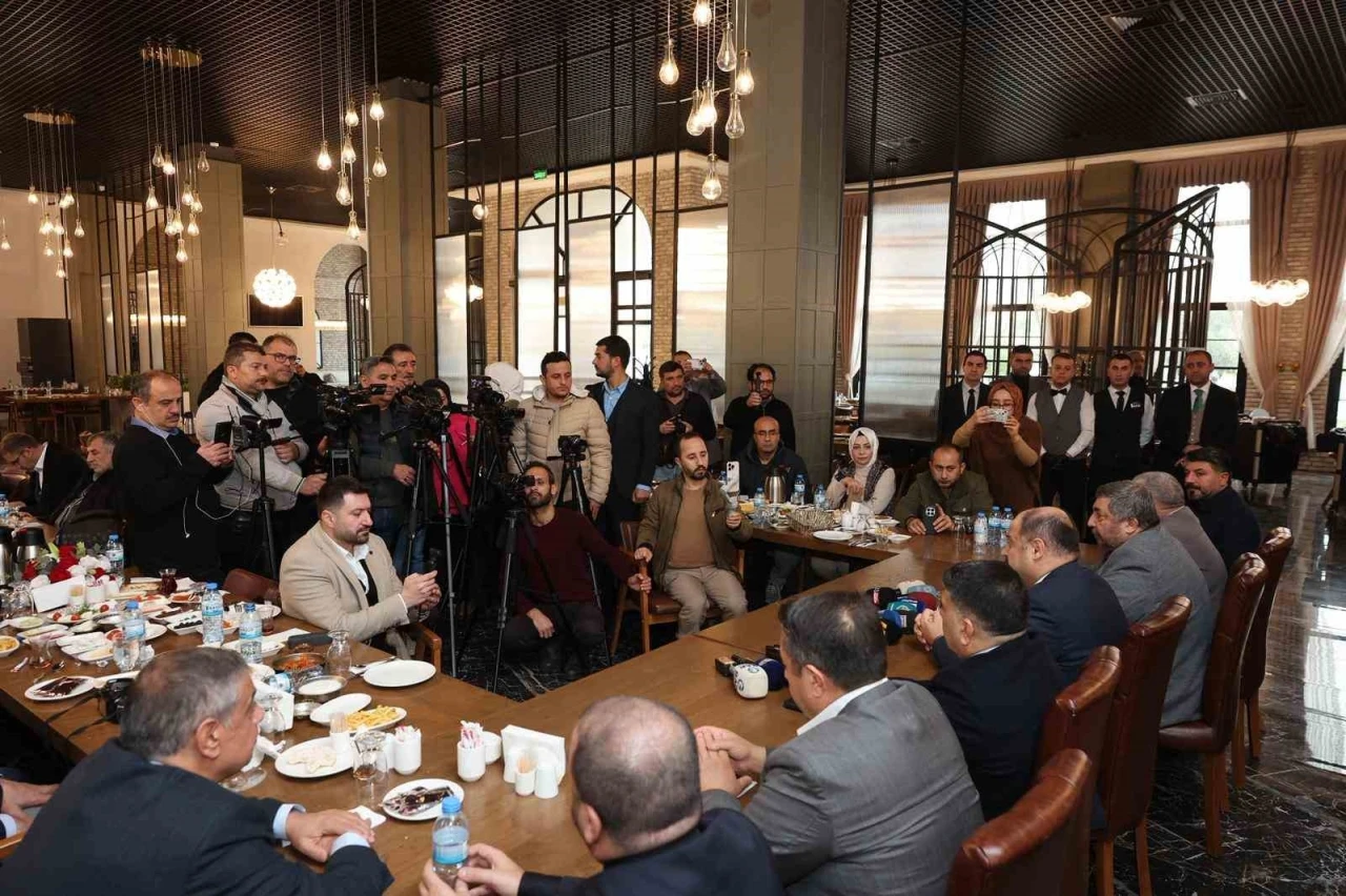 B&uuml;y&uuml;kşehir Belediye Başkanı G&uuml;lpınar, gazetecilerle buluştu
