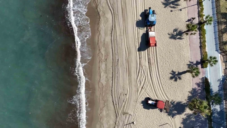 Büyükşehir Belediyesi, Kuşadası’nın sahillerini yaz sezonuna hazırlıyor
