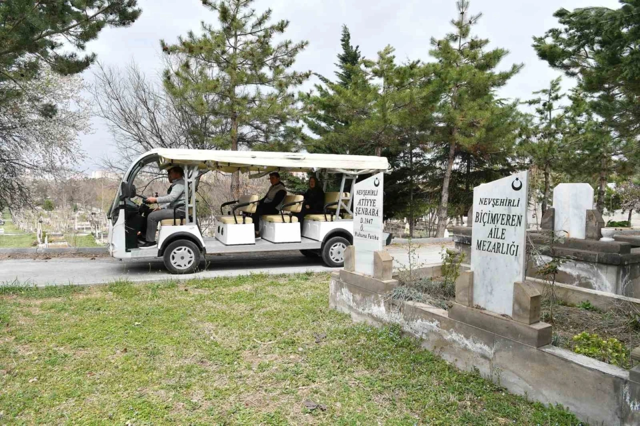 Büyükşehir Belediyesi, mezarlıkları bayram ziyaretine hazırladı

