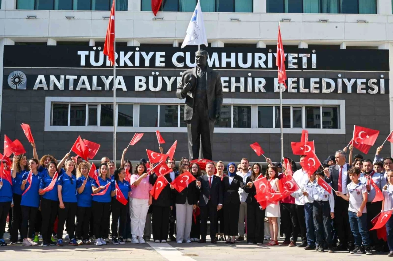 Büyükşehir Belediyesi’nde 19 Mayıs coşkusu törenle başladı
