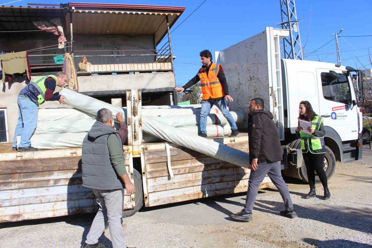 B&uuml;y&uuml;kşehir Belediyesi&rsquo;nden hortumdan zarar g&ouml;ren &uuml;reticiye destek
