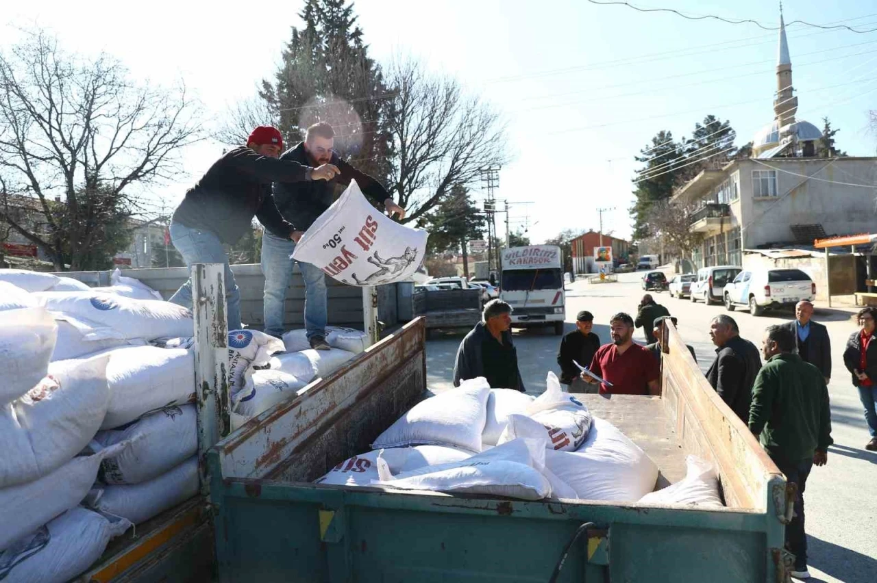 B&uuml;y&uuml;kşehir&rsquo;den 2025 yılında hayvancılığa 503 bin 625 kg yem desteği
