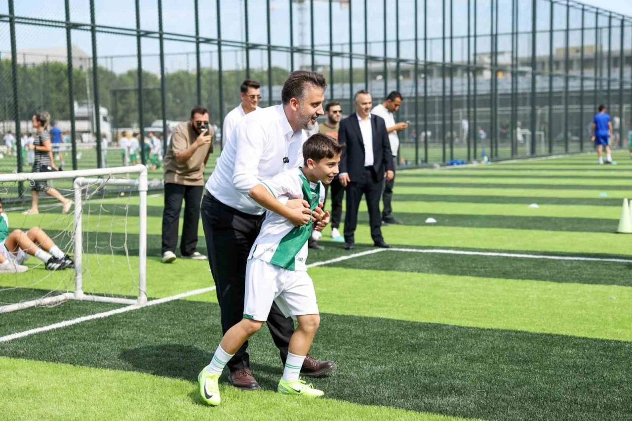 B&uuml;y&uuml;kşehir&rsquo;den Bursaspor&rsquo;un geleceğine yatırım
