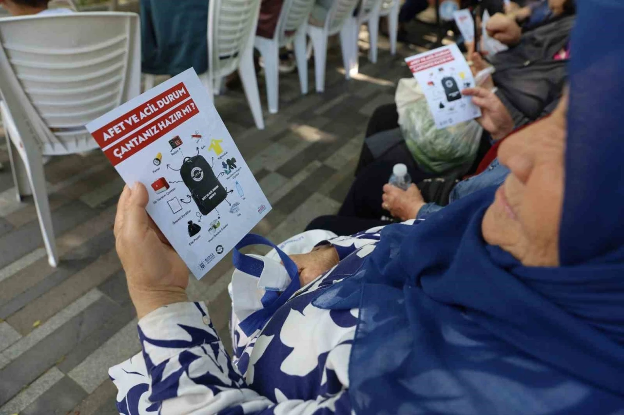 Büyükşehir’den mahallelerde ‘halk sağlığı ve afet bilinci’ eğitimi
