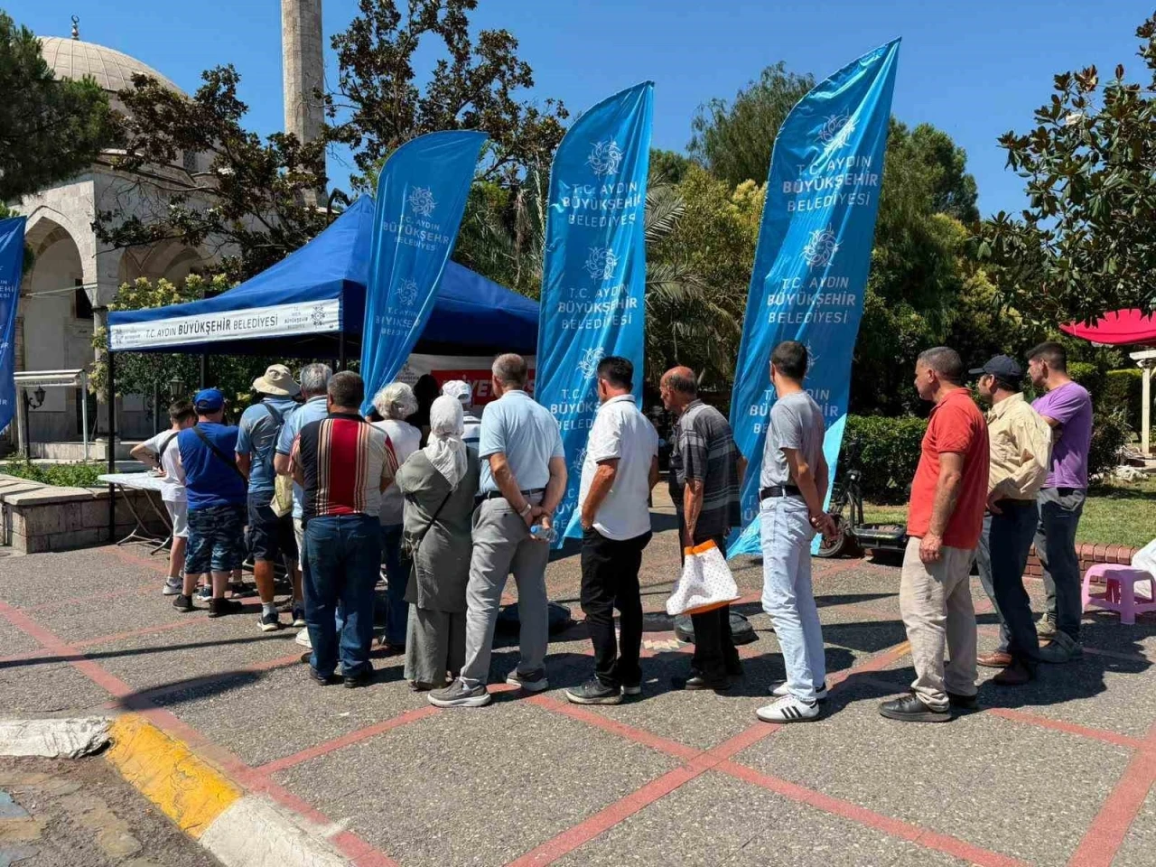 B&uuml;y&uuml;kşehir&rsquo;den vatandaşlara aşure ikramı
